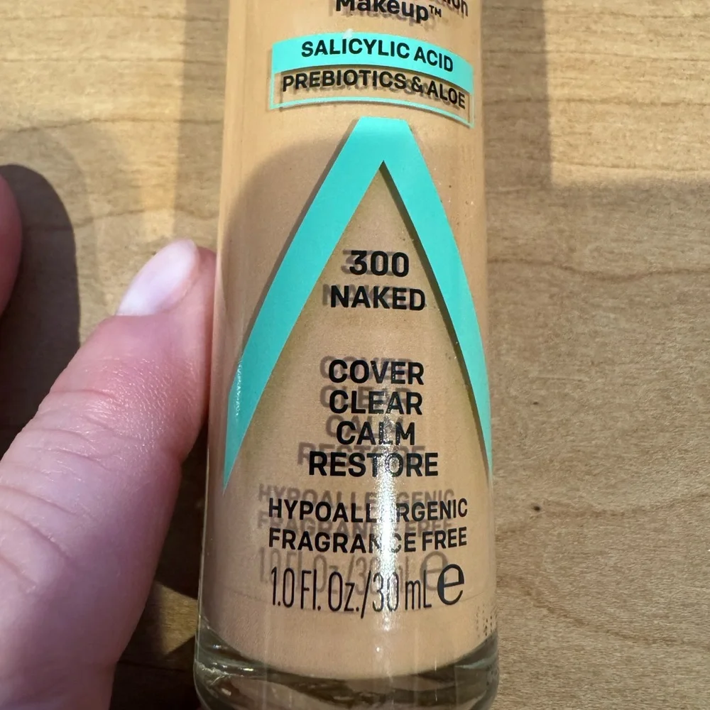 Almay Clear Complexion Makeup. #300 Naked. NWT